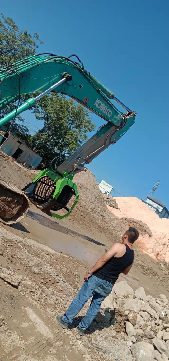 挖机沙石滚筒筛勾机旋转筛分斗水洗鹅卵石筛分机(图2)