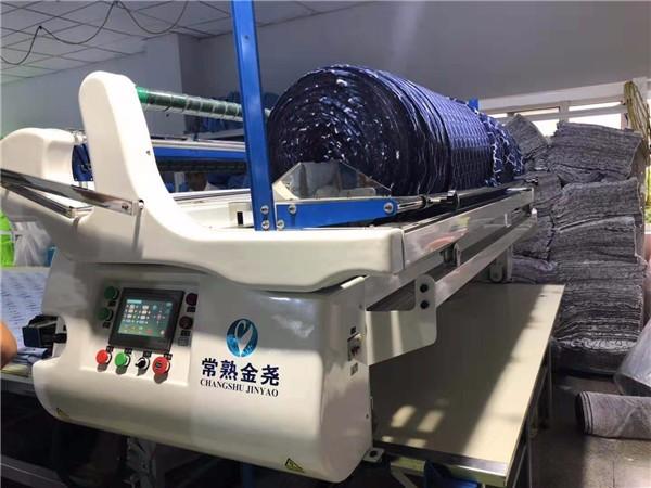 无纺布铺布机(图1)