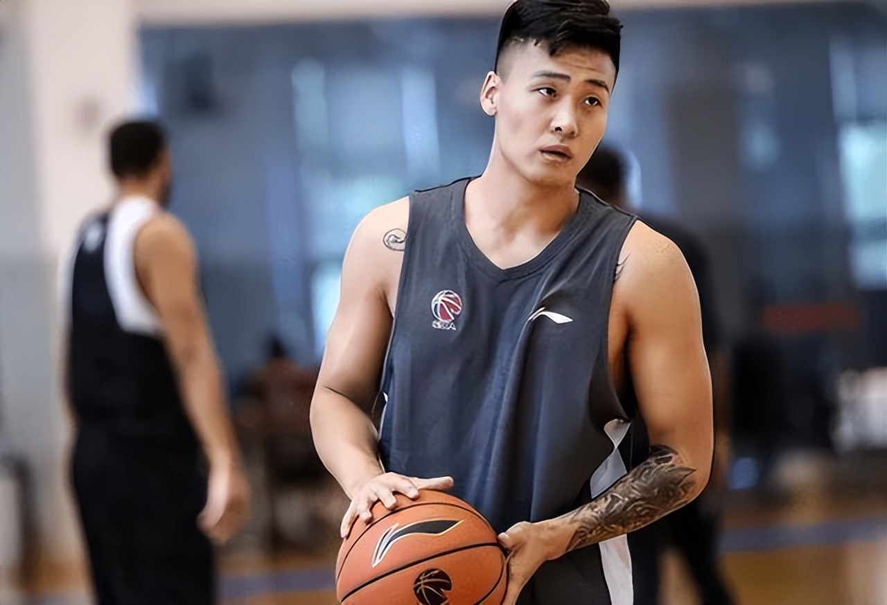 三队三人大交易！上海新疆广东大洗牌，阿联接班人确定(图6)