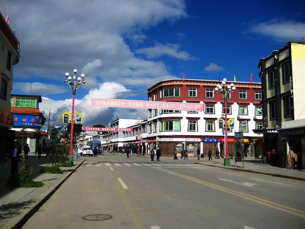 3万人的四川小县,风景很美拥有一个机场,被誉为中国最美县城(图1) 3万人的四川小县,风景很美拥有一个机场,被誉为中国最美县城(图1)