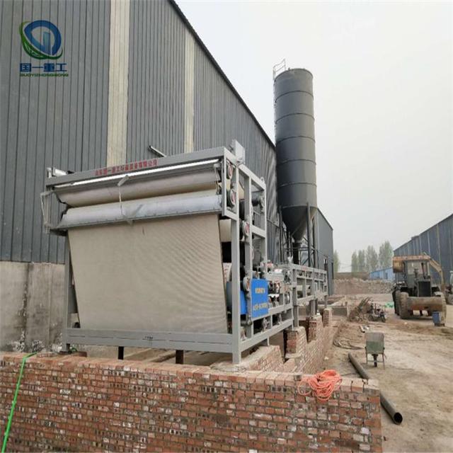 污泥脱水机：连续运行的污泥处理设备(图1)