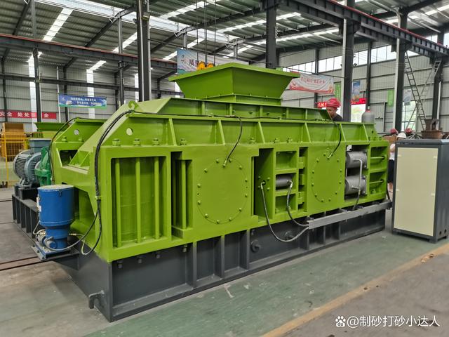 花岗岩液压双辊制砂机规格型号—图片—报价(图3)