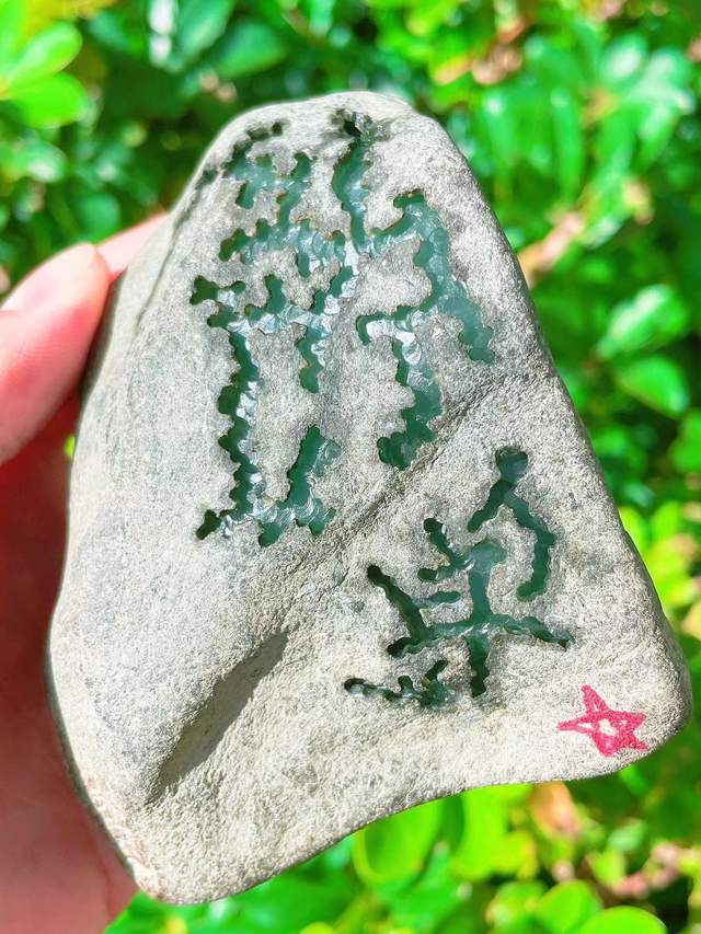 健康玩翡翠：原石的砂与种质到底有什么关系？(图1)