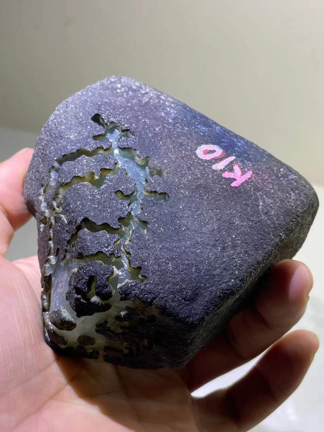 健康玩翡翠：原石的砂与种质到底有什么关系？(图2)