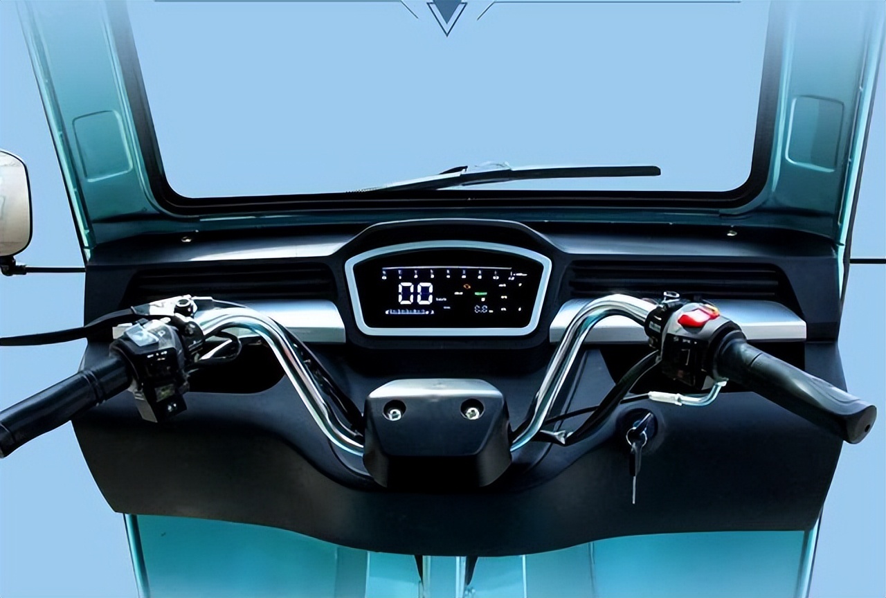 宗申推出了TP5逸影三轮车，采用风冷发动机，功率大，载重高(图2)