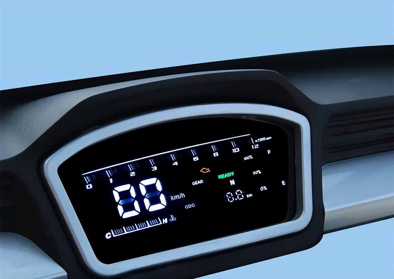 宗申推出了TP5逸影三轮车，采用风冷发动机，功率大，载重高(图3)