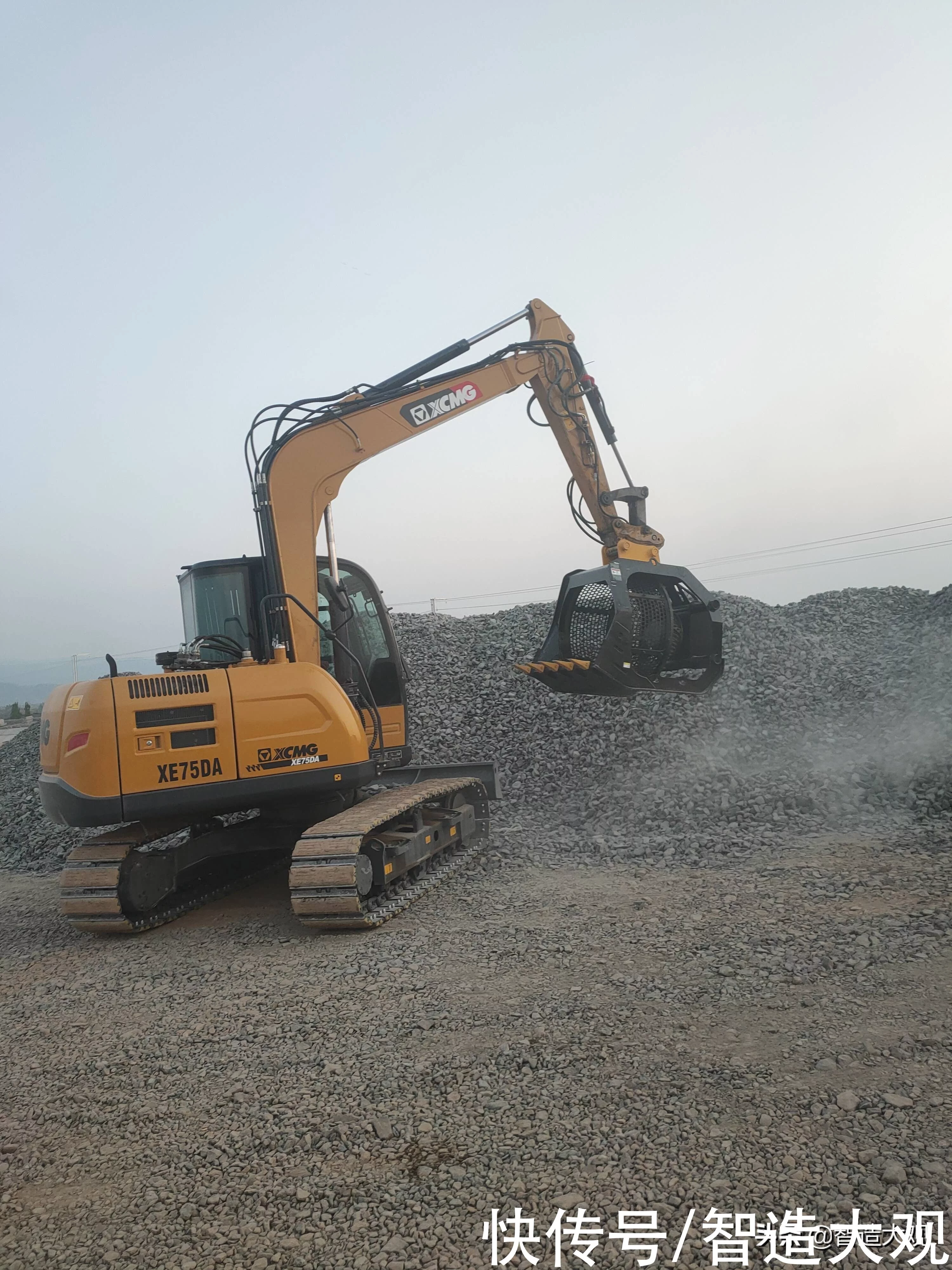 180-260挖掘机滚筒筛,筛沙筛石斗,实拍简介(图3) 180-260挖掘机滚筒筛,筛沙筛石斗,实拍简介(图3)