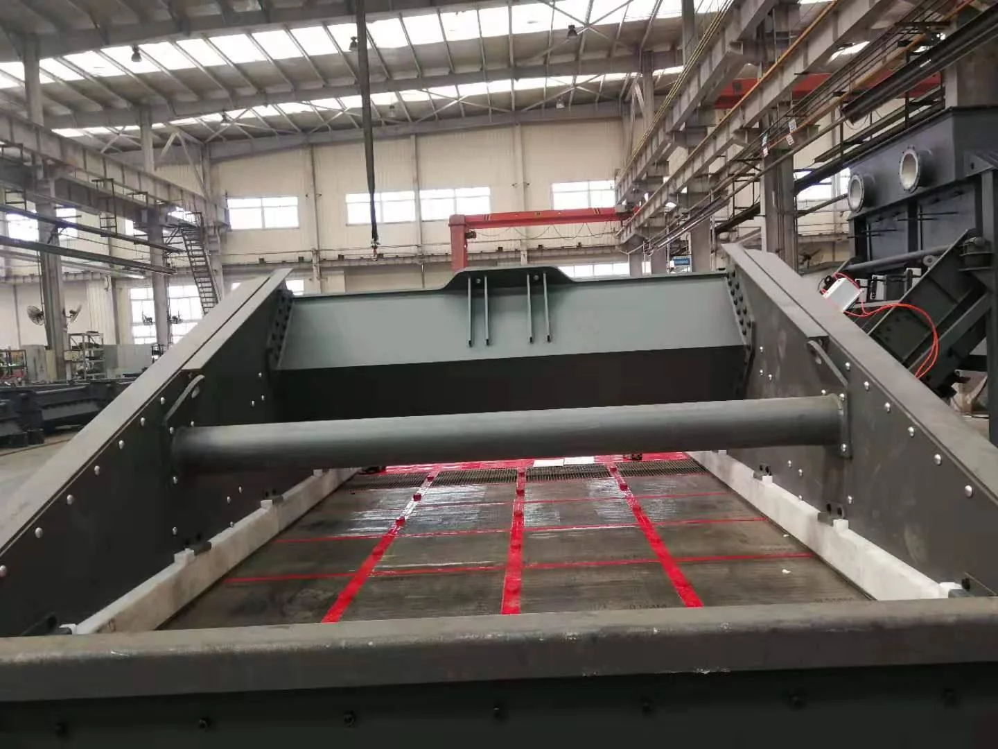 2LBS系列箱式激振器大型直线振动筛(图2) 2LBS系列箱式激振器大型直线振动筛(图2)