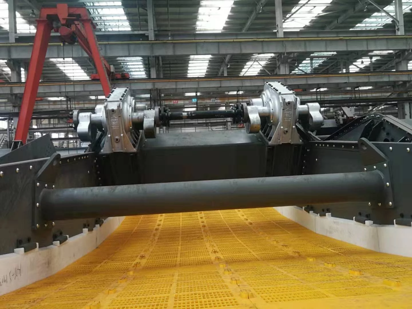 2LBS系列箱式激振器大型直线振动筛(图3) 2LBS系列箱式激振器大型直线振动筛(图3)