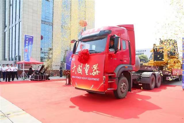 济宁市高新区山推矿山大型矿用装备批量出口发运(图2)