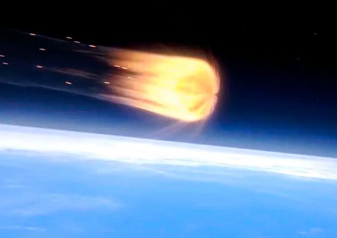 女航天员在我国空间站6个月如何洗澡，会发生“逆行性月经”吗？(图6)