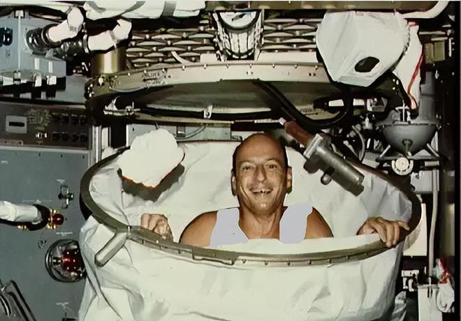 女航天员在我国空间站6个月如何洗澡，会发生“逆行性月经”吗？(图7)