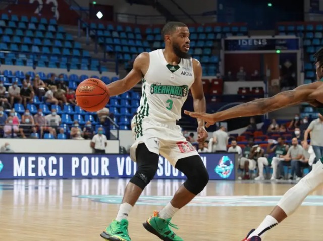 CBA转会!广东旧将被清洗,李楠连续大手笔,天津双外援出炉(图3) CBA转会!广东旧将被清洗,李楠连续大手笔,天津双外援出炉(图3)