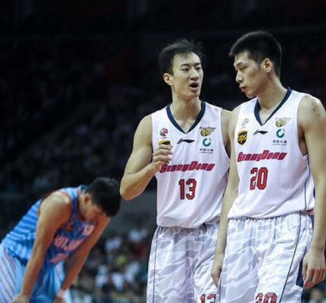 CBA转会!广东旧将被清洗,李楠连续大手笔,天津双外援出炉(图1) CBA转会!广东旧将被清洗,李楠连续大手笔,天津双外援出炉(图1)