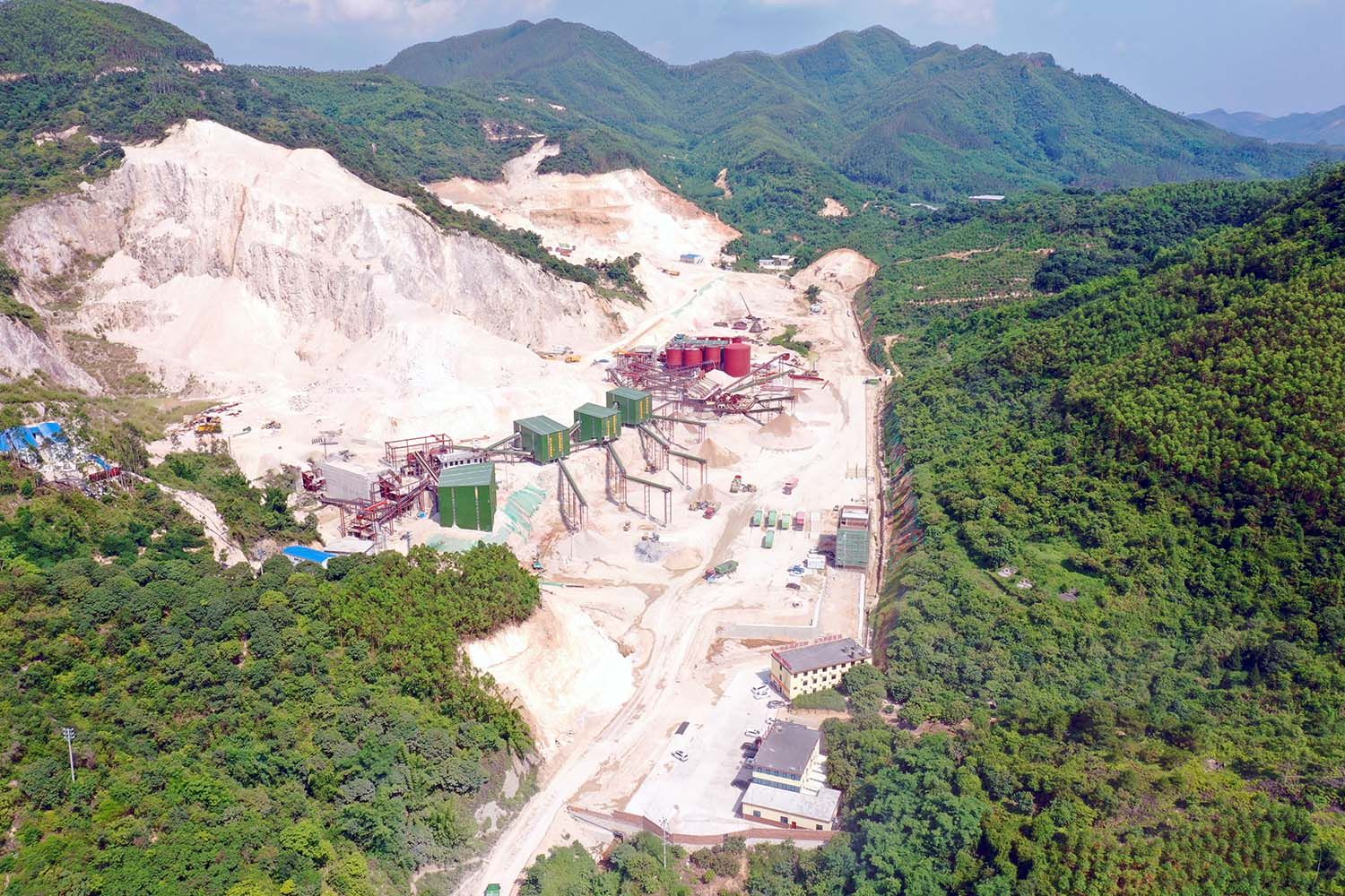 喜讯！又一条时产1000吨精品机制砂生产线顺利投产(图1)