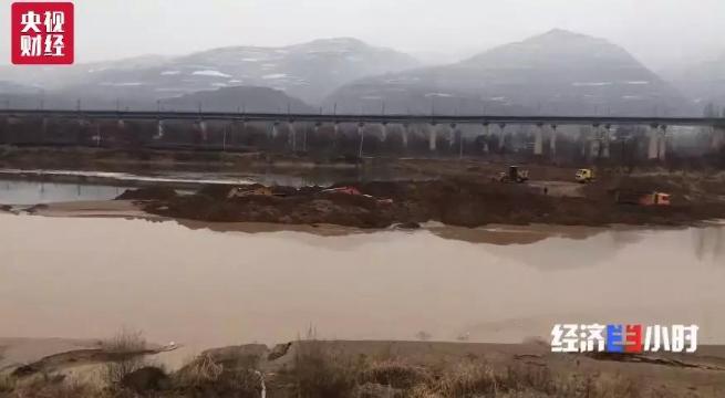 一夜之间，黄河支流变色！化工污水蔓延40公里，说好的河长呢…(图17)