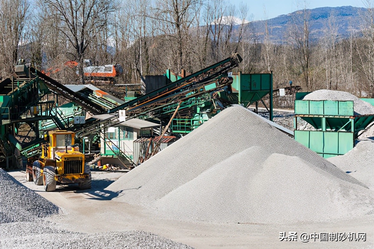 风化石可以制成沙子吗?投资风化石制砂生产线需要多少钱?(图1) 风化石可以制成沙子吗?投资风化石制砂生产线需要多少钱?(图1)