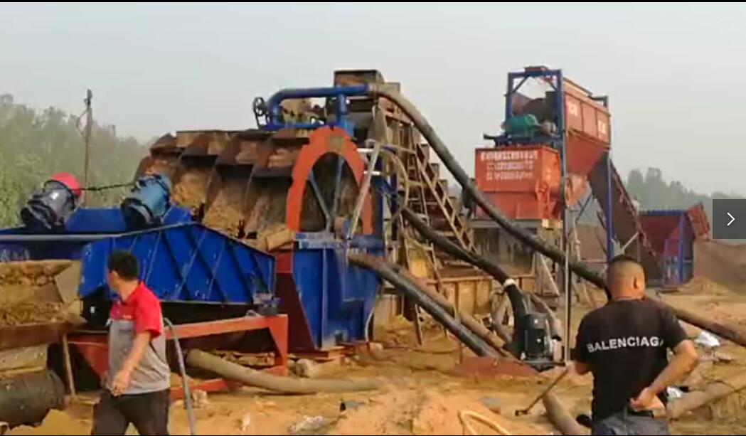赣东矿机简单的山上小洗砂机视频水洗山沙机械设备的工作视频(图1)