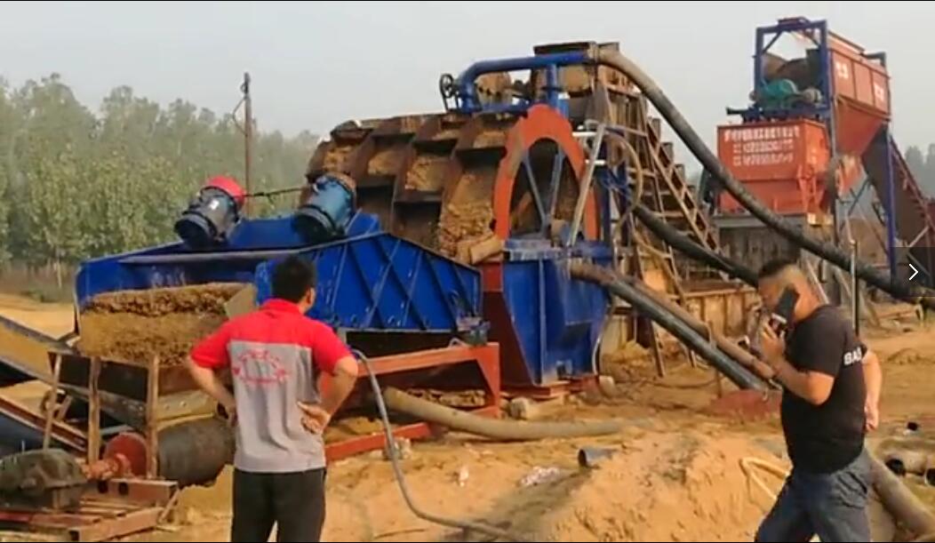 赣东矿机简单的山上小洗砂机视频水洗山沙机械设备的工作视频(图3)