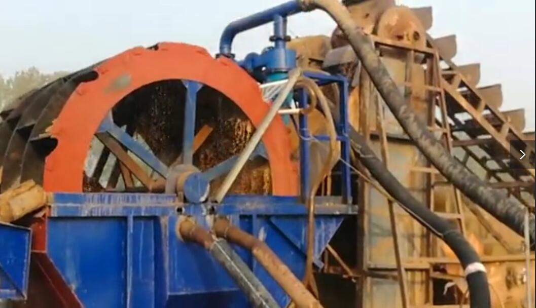 赣东矿机简单的山上小洗砂机视频水洗山沙机械设备的工作视频(图5)