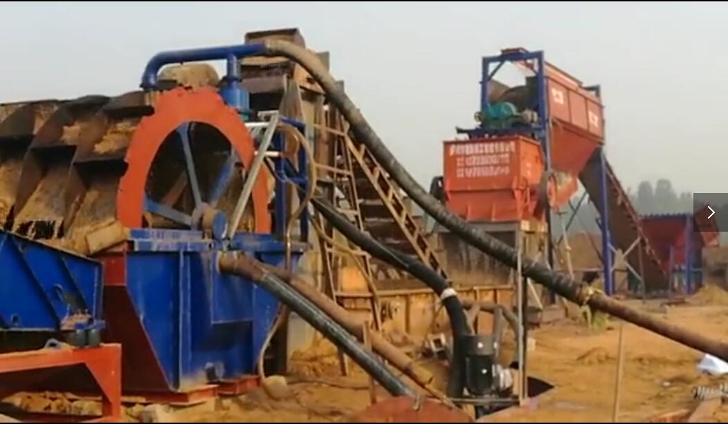 赣东矿机简单的山上小洗砂机视频水洗山沙机械设备的工作视频(图4)