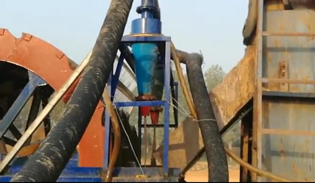 赣东矿机简单的山上小洗砂机视频水洗山沙机械设备的工作视频(图9)