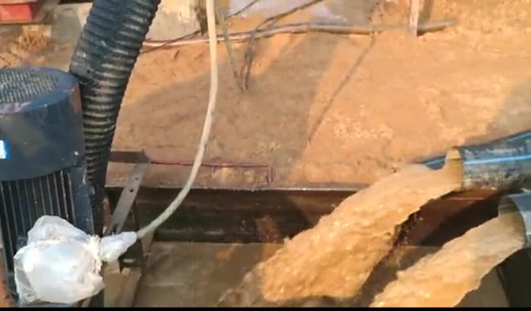 赣东矿机简单的山上小洗砂机视频水洗山沙机械设备的工作视频(图13)