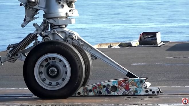 航空母舰蒸汽弹射舰载机的工作原理是什么？(图2)