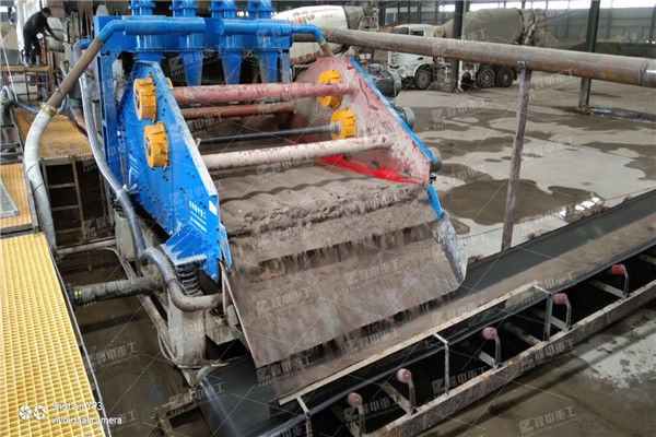 砂子从湿料变成干料，砂石脱水筛是怎么做到的(图2)