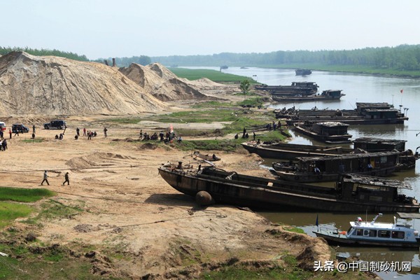 白酒股跌上热搜，想赚钱不如看看机制砂，投资成本和利润分析(图1)