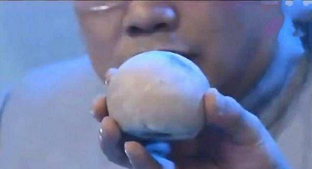 原创大妈三百块从旧货市场买来夜明珠，专家鉴定后说：值钱但不能拍卖(图1)