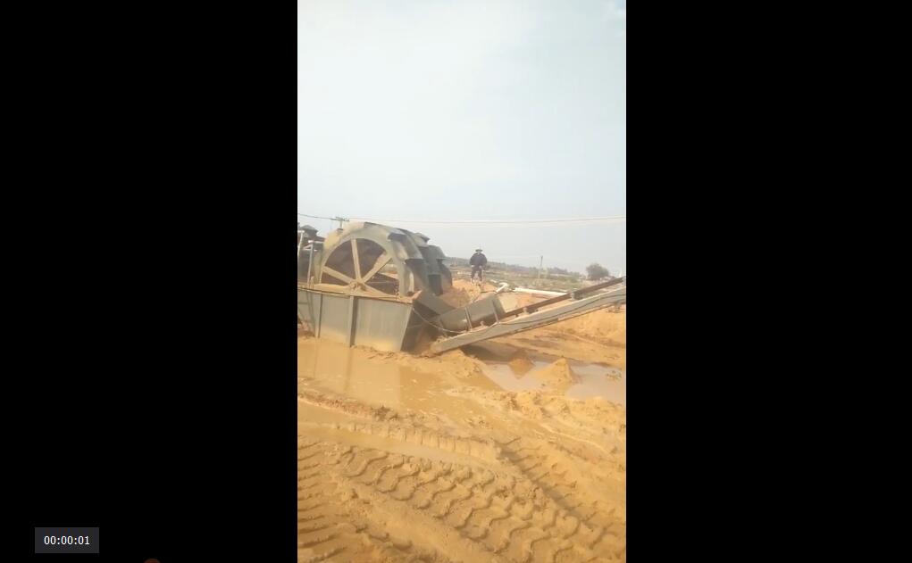 江西赣东矿机轮斗式洗砂机视频全自动小型洗砂机大型滚筒筛视频(图2)