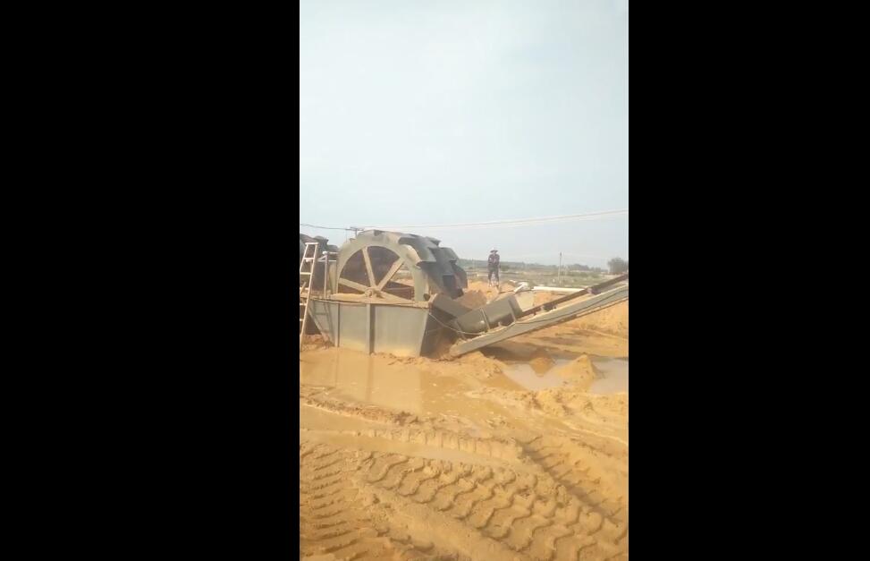 江西赣东矿机轮斗式洗砂机视频全自动小型洗砂机大型滚筒筛视频(图4)