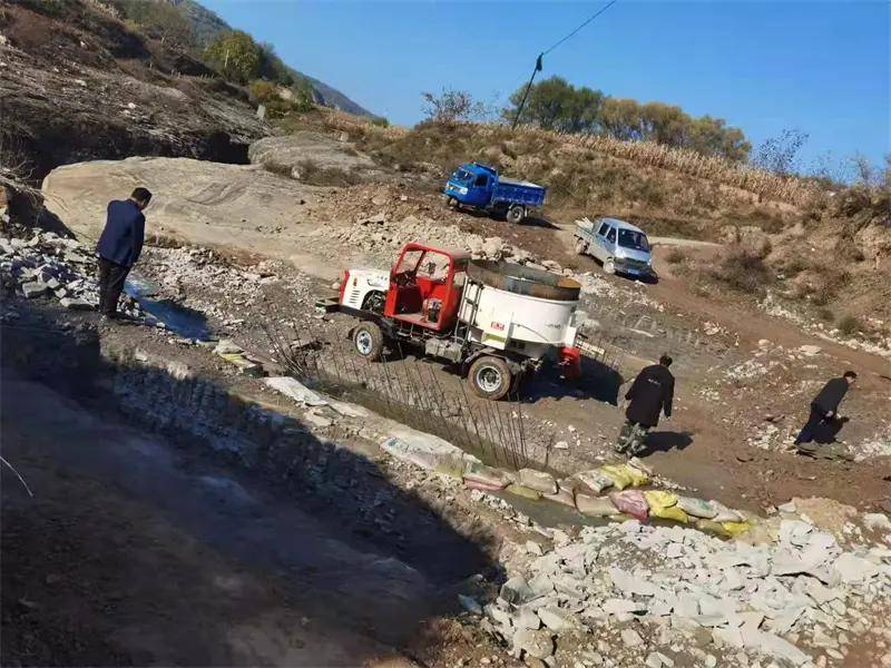 移动式混凝土强制搅拌机行驶灵活(图2)