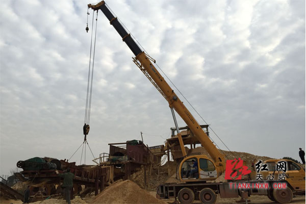 长沙市天心区多部门联合一举取缔7家非法洗砂场(图2)