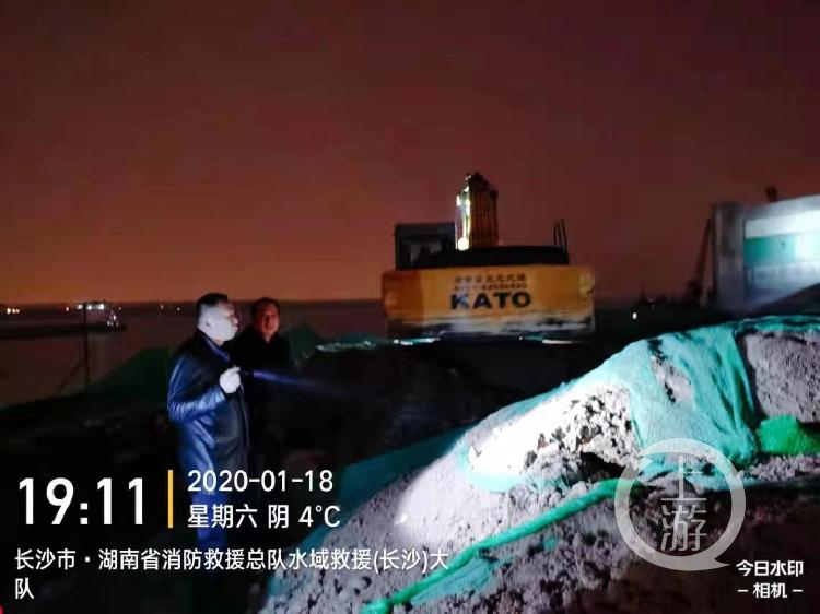 长沙湘江河滩被渣土填埋近百米，当地连夜清理并立案调查(图3)