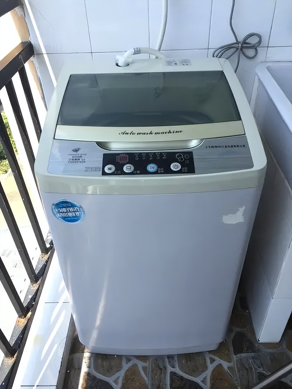 滚筒洗衣机风靡一时，现在却被人嫌弃，不解决这些问题终将被淘汰(图2)