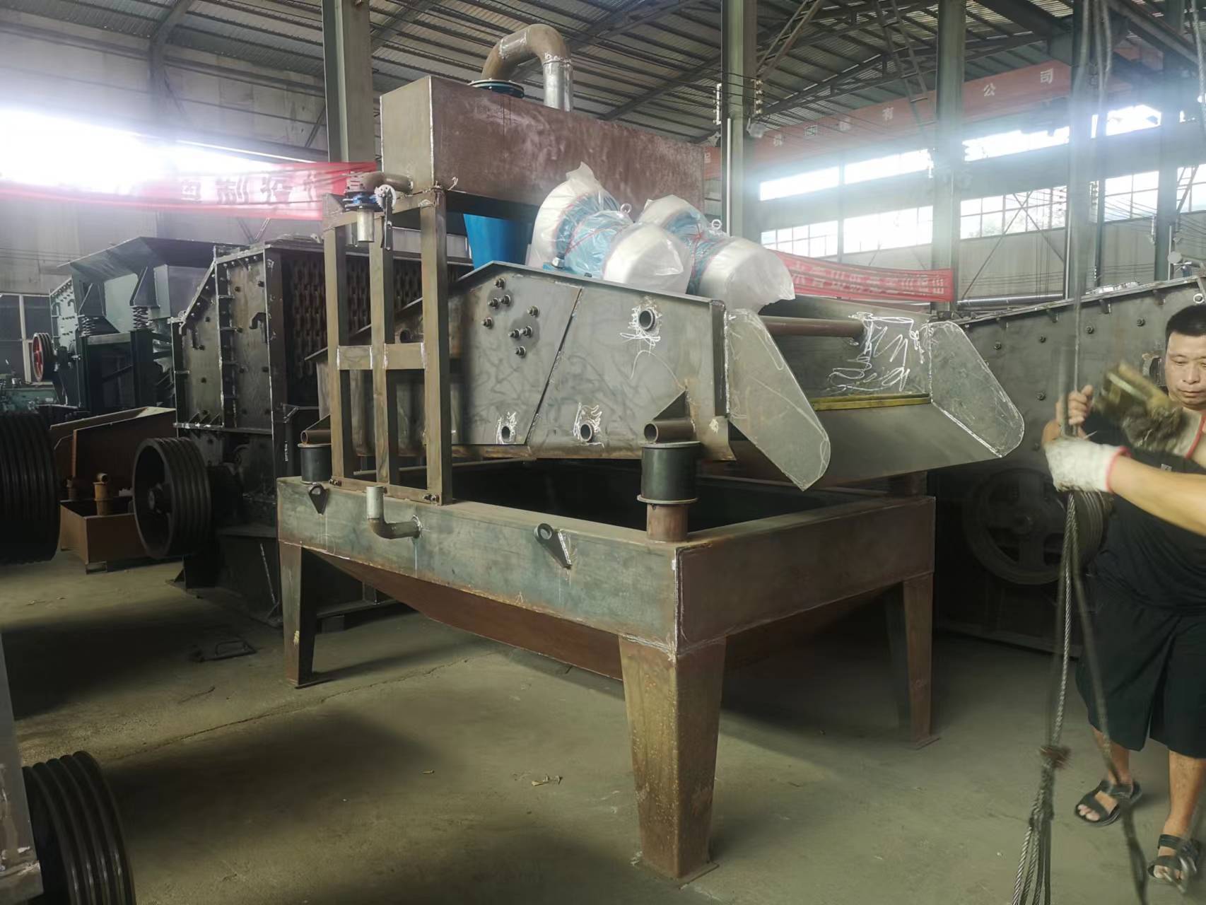 破碎机的配套设备洗砂机的操作方法与日常维护(图1)