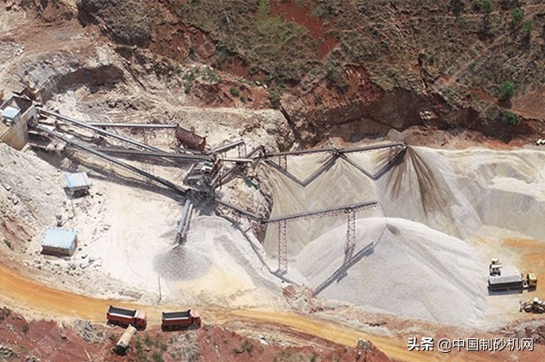 石英砂振动筛是如何工作的？了解筛分常识，让石英砂价格涨起来(图2)