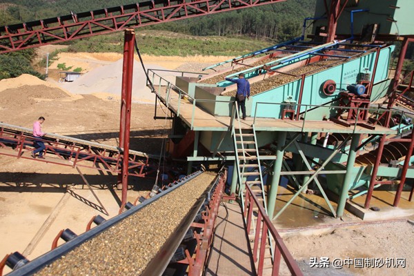 石英砂振动筛是如何工作的？了解筛分常识，让石英砂价格涨起来(图4)