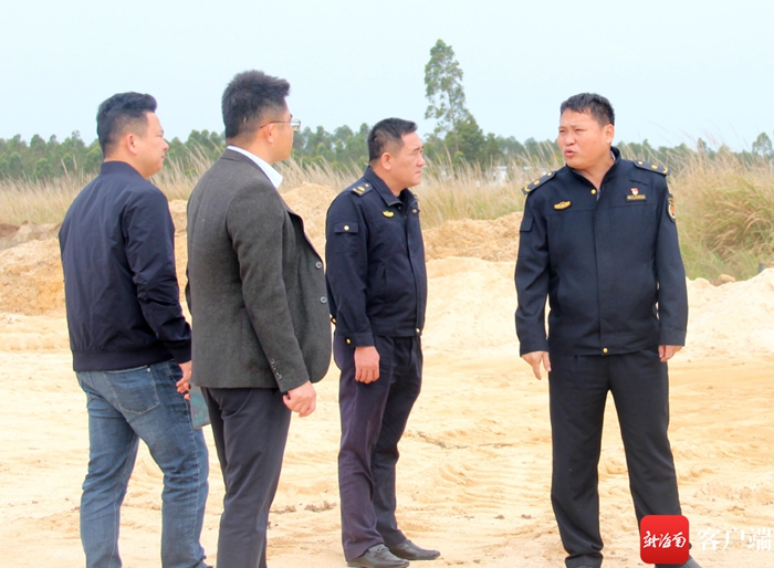 临高多部门联合执法取缔一非法洗沙点(图2)