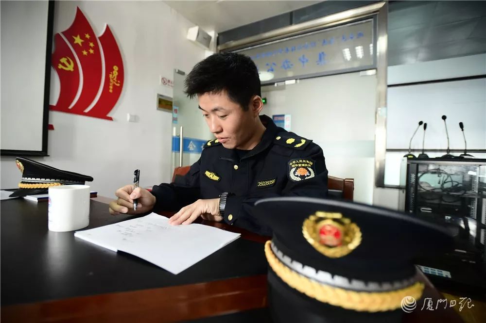 机敏“猎人”！他从路边水印“嗅”出线索，智斗非法洗砂场(图1)