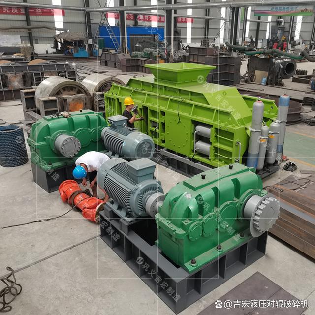 花岗岩适合哪种制沙机-液压对辊制砂机(图3)