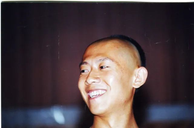 夏雨20年前照片曝光,拿板砖手机帅气十足,当时已和袁泉正式交往(图1) 夏雨20年前照片曝光,拿板砖手机帅气十足,当时已和袁泉正式交往(图1)