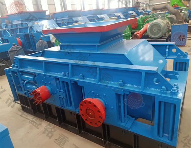 砂岩、硬岩石头制砂机,对辊破碎制砂机,对辊破碎机设备价格(图1) 砂岩、硬岩石头制砂机,对辊破碎制砂机,对辊破碎机设备价格(图1)