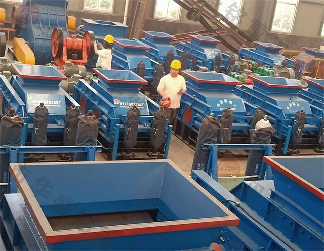 砂岩、硬岩石头制砂机,对辊破碎制砂机,对辊破碎机设备价格(图3) 砂岩、硬岩石头制砂机,对辊破碎制砂机,对辊破碎机设备价格(图3)