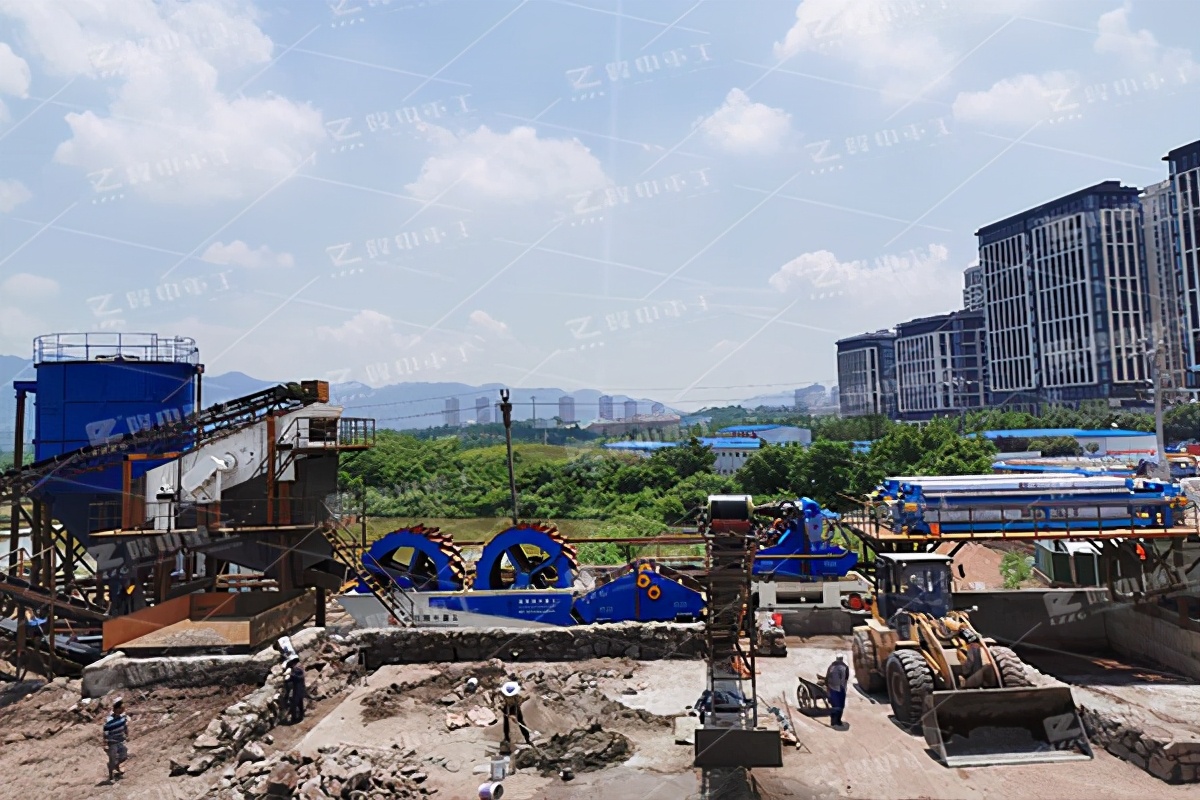 石英石制成沙子需要什么洗砂设备？一吨石英石能出多少石英砂？(图1)
