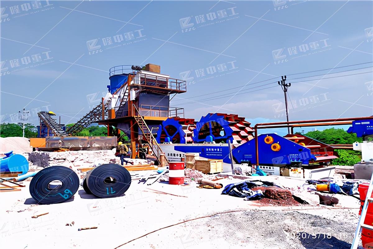 石英石制成沙子需要什么洗砂设备？一吨石英石能出多少石英砂？(图3)