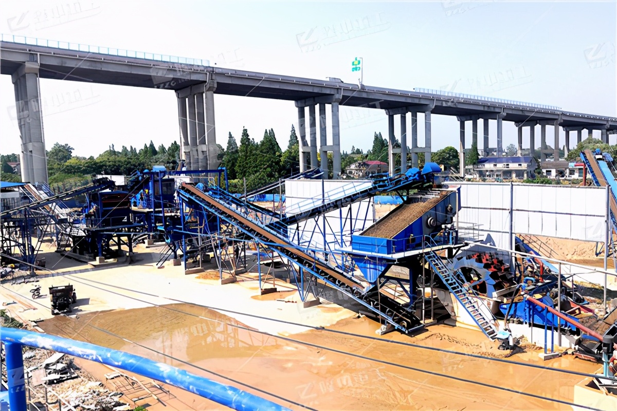 石英石制成沙子需要什么洗砂设备？一吨石英石能出多少石英砂？(图4)