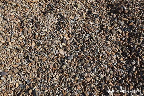 石头加工沙子违法吗？需要哪些手续？整条制砂生产线有哪些设备？(图1)